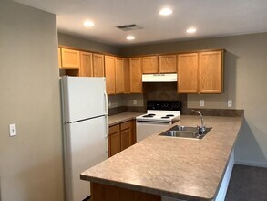 25 W 4th St in Lowell, OR - Building Photo - Building Photo