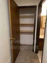 3707 Sunset Way in Longview, WA - Foto de edificio - Building Photo