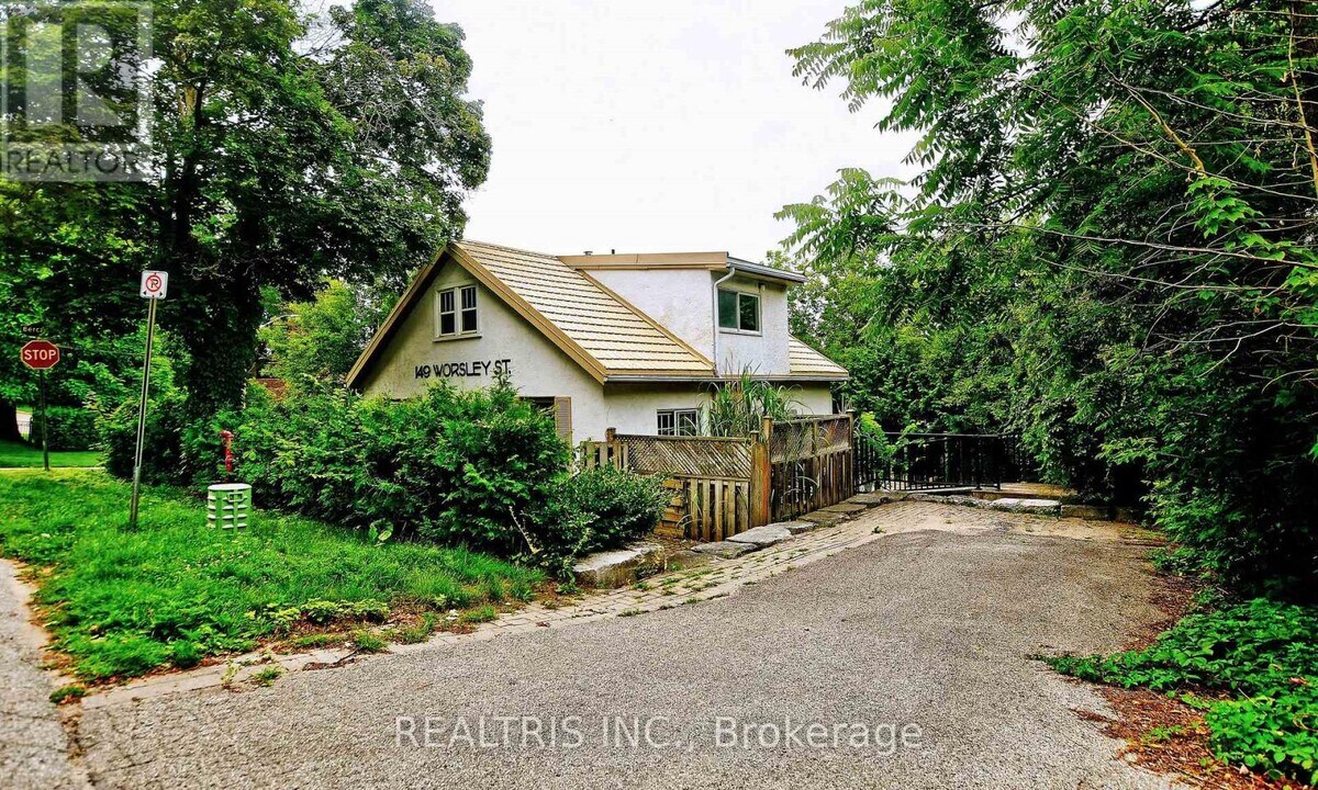 149 Worsley St in Barrie, ON - Building Photo