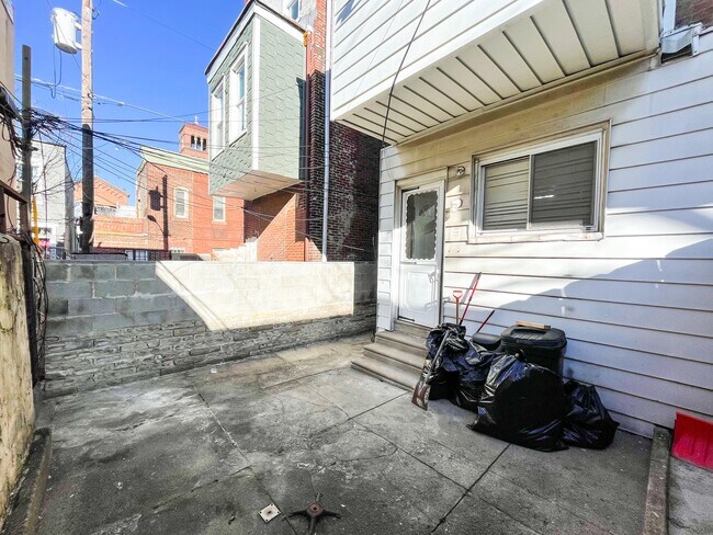 1522 Mifflin St, Unit 1st floor photo'