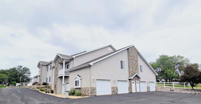 6 Pluim Dr