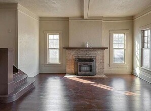1337 W Gambrell St in Fort Worth, TX - Building Photo - Building Photo
