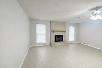 2409 Stonegate St in Arlington, TX - Building Photo - Building Photo