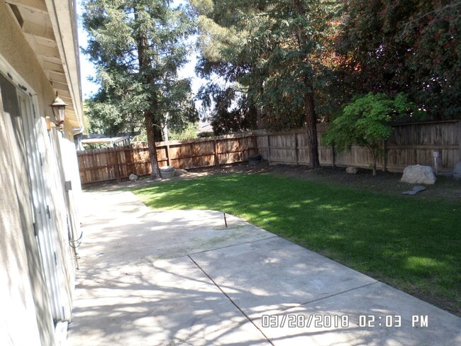 3831 W Elowin Ave in Visalia, CA - Building Photo - Building Photo