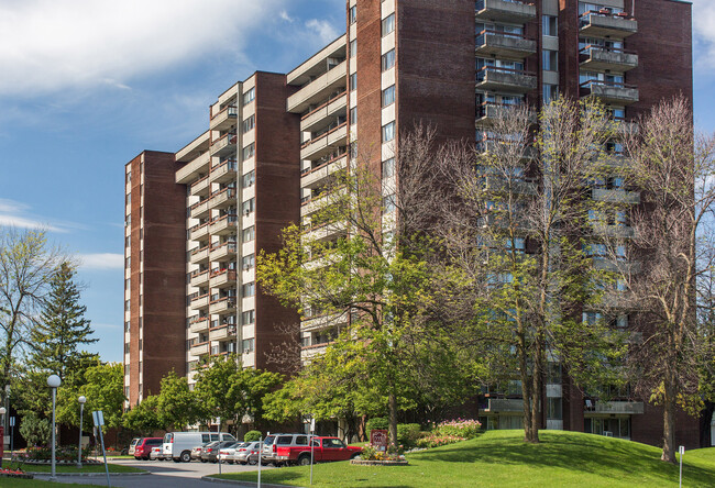 Lord Halifax Place in Ottawa, ON - Building Photo - Building Photo