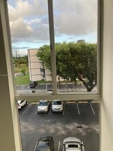 6995 NW 186th St in Hialeah, FL - Building Photo - Building Photo