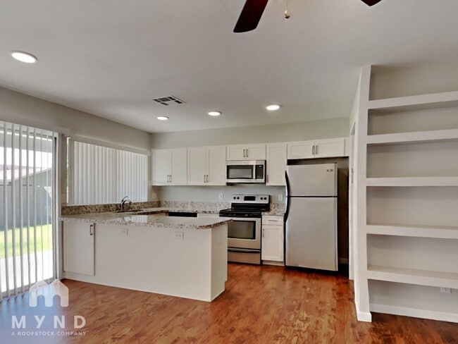 725 W Utopia Rd in Phoenix, AZ - Building Photo - Building Photo