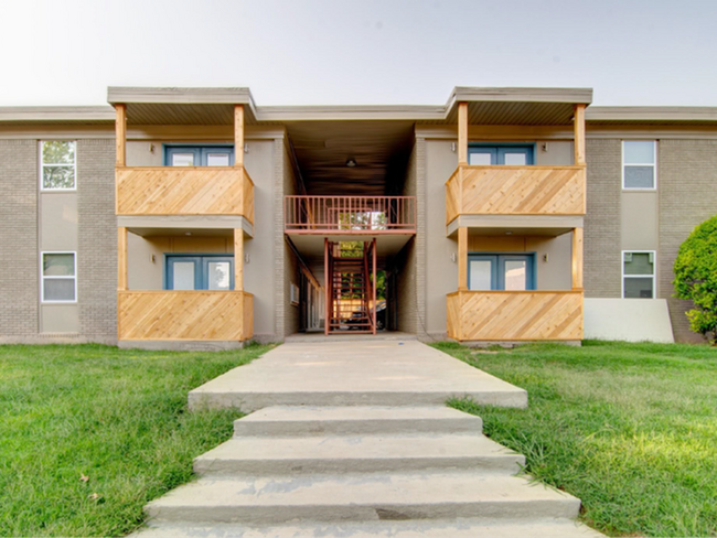 The Courtyard at The Flats in Memphis, TN - Foto de edificio - Building Photo