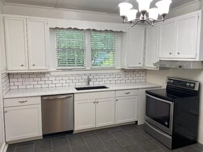 508 W Cameron Ave in Chapel Hill, NC - Building Photo - Building Photo