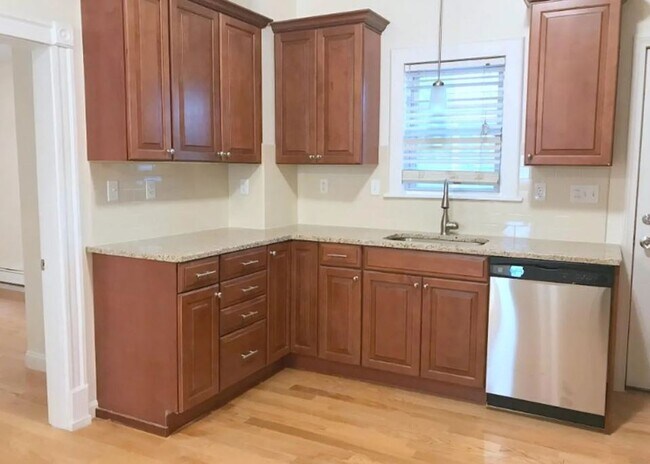 48 Cameron Ave, Unit 1 in Somerville, MA - Foto de edificio - Building Photo