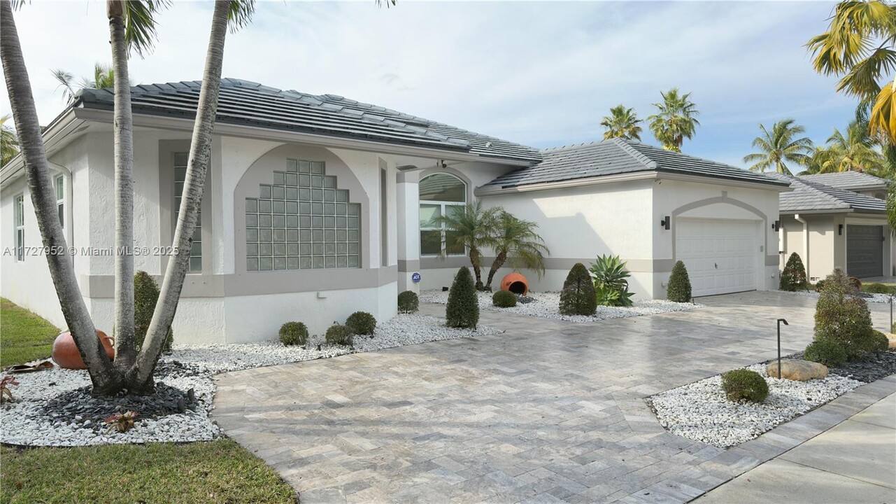 3763 Oak Ridge Cir in Weston, FL - Foto de edificio