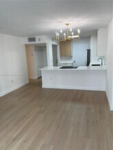 345 Ocean Dr in Miami Beach, FL - Building Photo - Building Photo