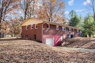 205 Gum Branch Rd in Burns, TN - Foto de edificio - Building Photo