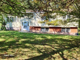 4 Norman Dr in Shoreham, NY - Building Photo