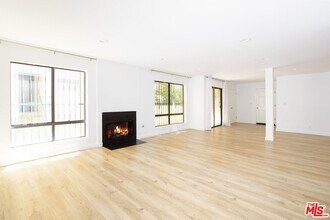 1738 S Bentley Ave in Los Angeles, CA - Building Photo - Building Photo