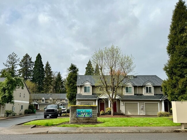 15023 SE East Ave in Oak Grove, OR - Building Photo - Building Photo