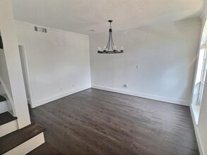 2010 Stoney Brook Dr in Houston, TX - Building Photo - Building Photo