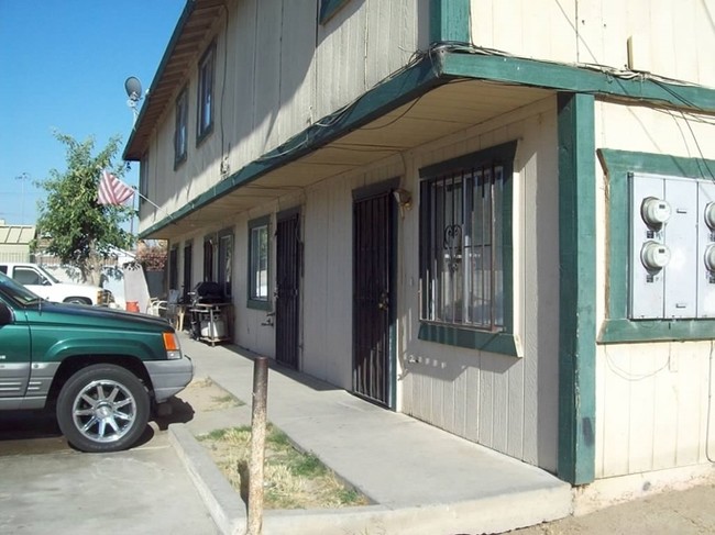 612 8th St in Bakersfield, CA - Foto de edificio - Building Photo