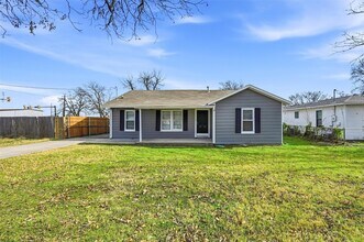 418 Russell St in White Settlement, TX - Foto de edificio - Building Photo