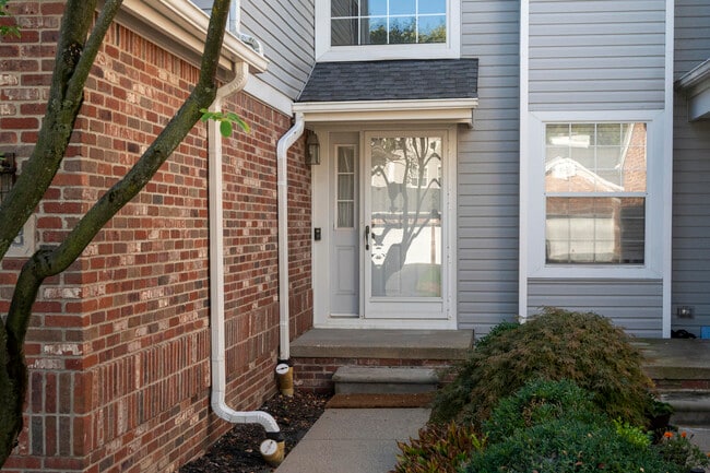 1173 Fairways Blvd in Troy, MI - Building Photo - Building Photo