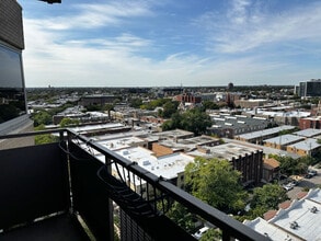555 W Cornelia Ave in Chicago, IL - Building Photo - Building Photo
