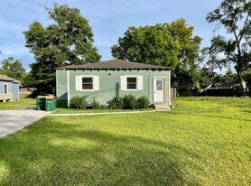 8704 Lanewood Dr in Houston, TX - Building Photo