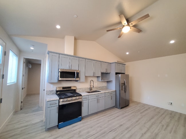 138 N Mildred Ave in King City, CA - Foto de edificio - Building Photo