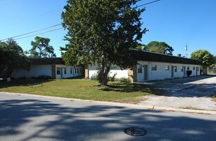 210 SW Jefferson Cir N in St. Petersburg, FL - Building Photo