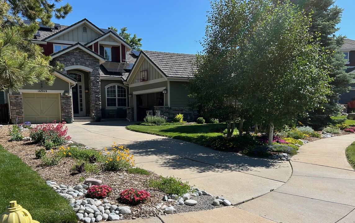 16909 W 63rd Ln in Arvada, CO - Foto de edificio