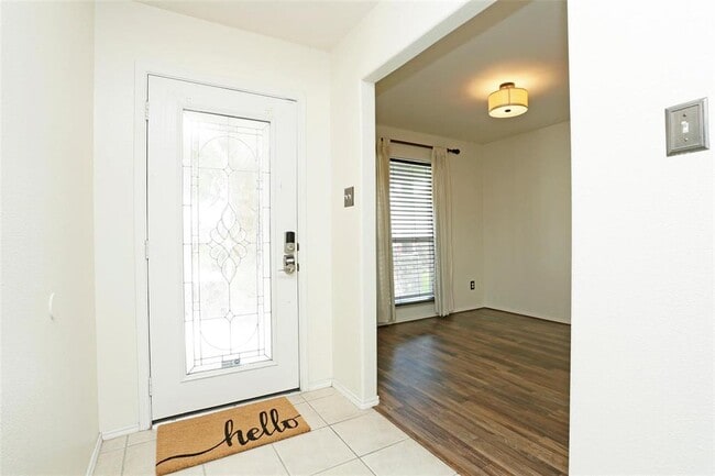 1939 Wooded Acres Dr in Humble, TX - Building Photo - Building Photo