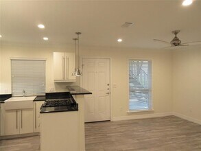 100 W 12th St in Houston, TX - Building Photo - Building Photo
