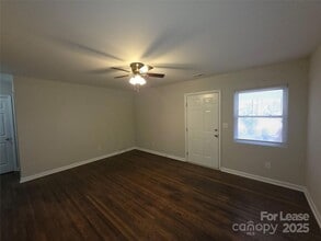 3136 Creighton Dr in Charlotte, NC - Building Photo - Building Photo