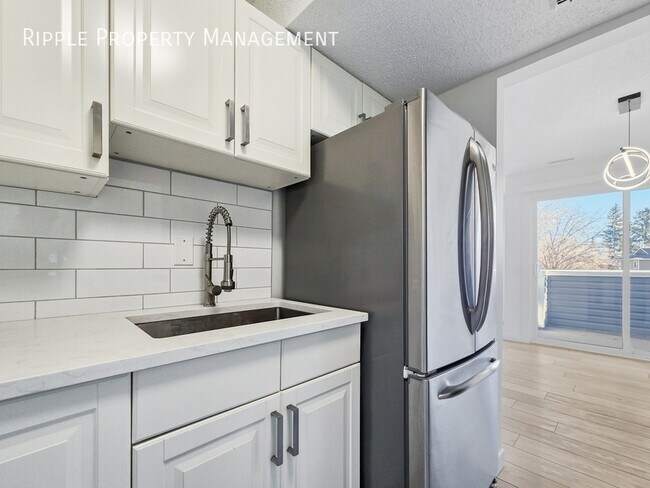 200 Shawnessy Dr SW in Calgary, AB - Building Photo - Building Photo