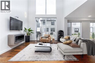 528 Jones Rd in Hamilton, ON - Building Photo - Building Photo