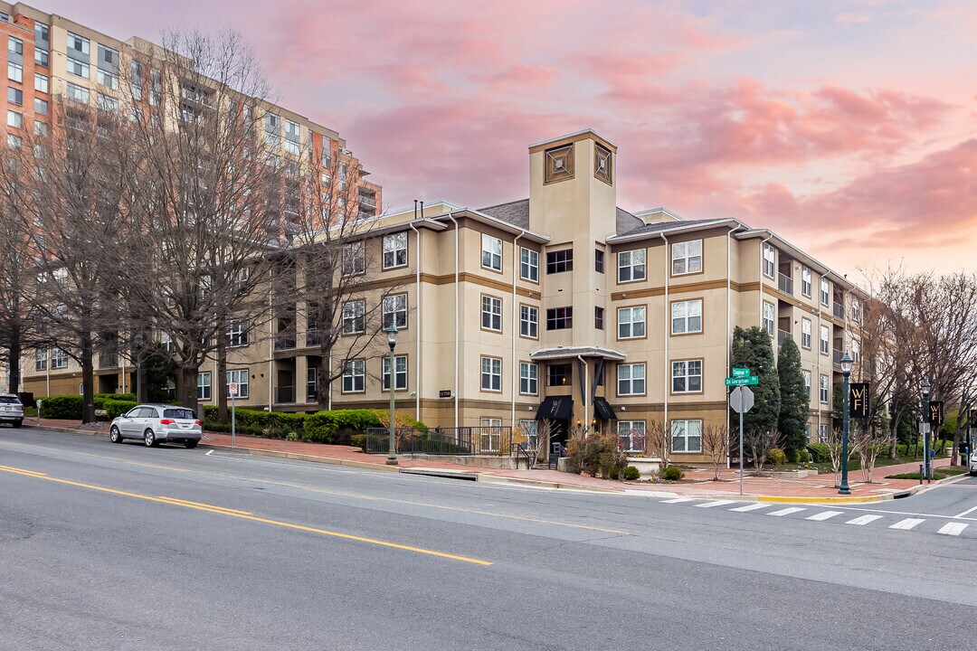 White Flint Station in Rockville, MD - Building Photo