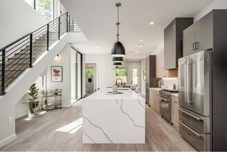 409 Clover Ct in Austin, TX - Building Photo - Building Photo