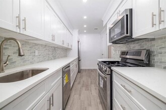 77 S Park Ave in Rockville Centre, NY - Foto de edificio - Building Photo