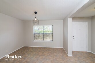 7720 Wood Bluff in San Antonio, TX - Building Photo - Building Photo