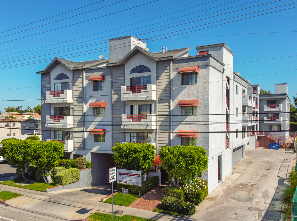 Oxnard Apartments in Van Nuys, CA - Building Photo