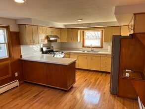 50 Lakeview Dr in Providence, RI - Building Photo - Building Photo