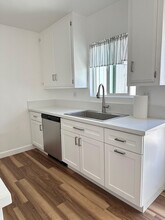 1909 Bataan Rd, Unit Unit B in Redondo Beach, CA - Building Photo - Building Photo