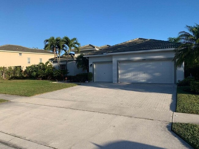 11301 Edgewater Cir in Wellington, FL - Building Photo - Building Photo