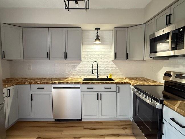 1905 Walnut Ridge Dr in Pottstown, PA - Building Photo - Building Photo