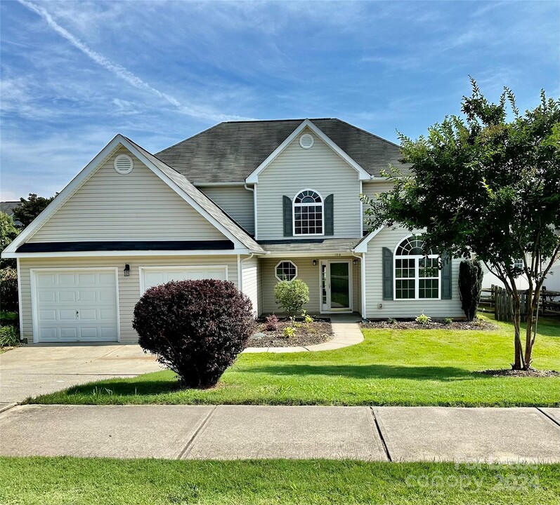 108 Saye Pl in Mooresville, NC - Building Photo