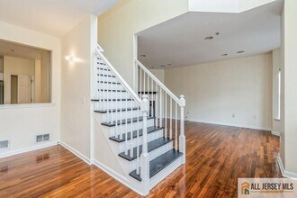 177 Sunshine Dr, Unit Apt 414 in Piscataway, NJ - Building Photo - Building Photo