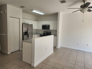 951 NE 41st Pl in Homestead, FL - Foto de edificio - Building Photo