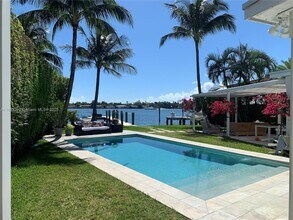1360 Stillwater Dr in Miami Beach, FL - Building Photo - Building Photo