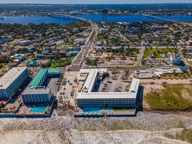219 S Atlantic Ave in Daytona Beach, FL - Building Photo - Building Photo