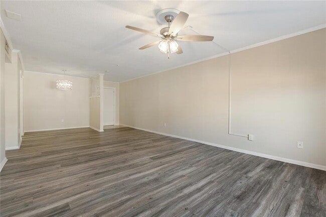 2704 Whitney Pl, Unit 815 in Metairie, LA - Foto de edificio - Building Photo