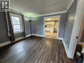 1815 Albert Rd in Windsor, ON - Building Photo - Building Photo